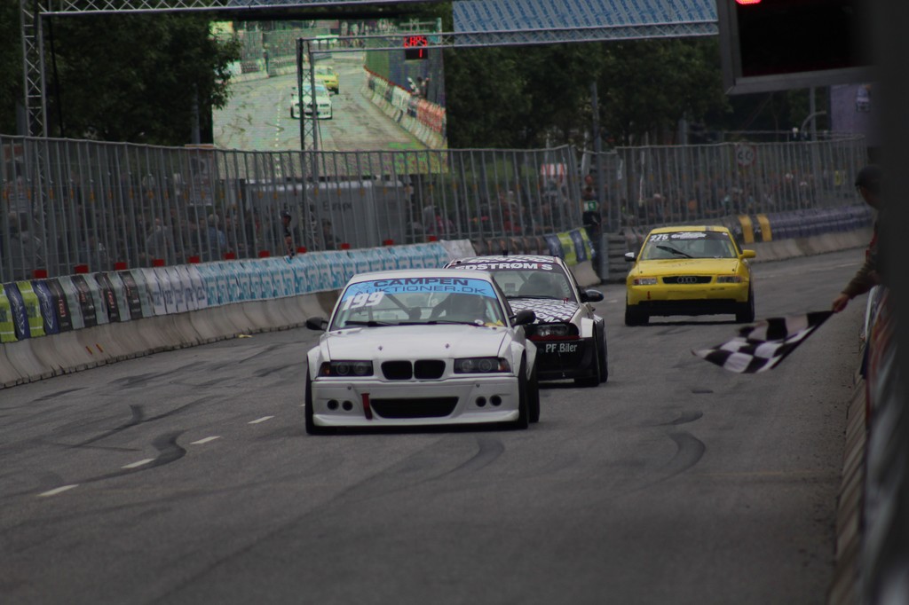 Ingen kunne komme forbi Dennis Nymand (199) i heat 1 og 2. Kun manden som skygger ham på billedet, Brian Mikkelsen (sort/hvid BMW), fik has på ham i heat 3.
(Foto: JJ Media)